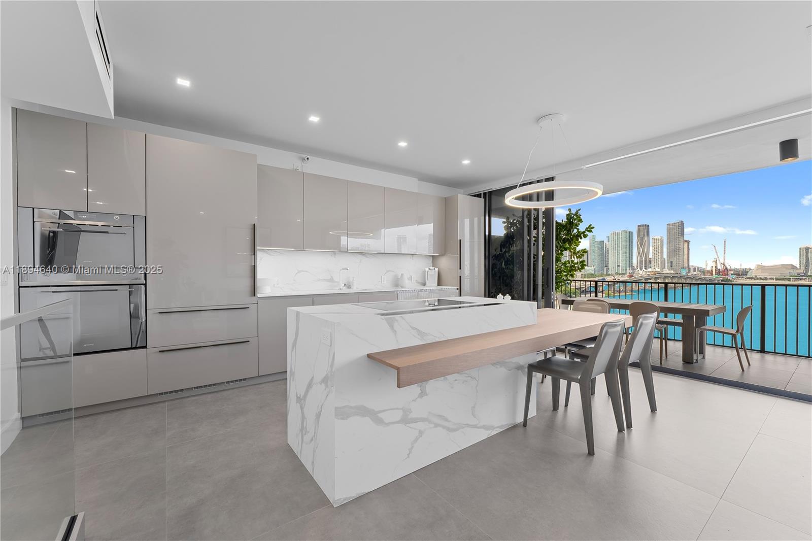 1000 Venetian Way # 1006