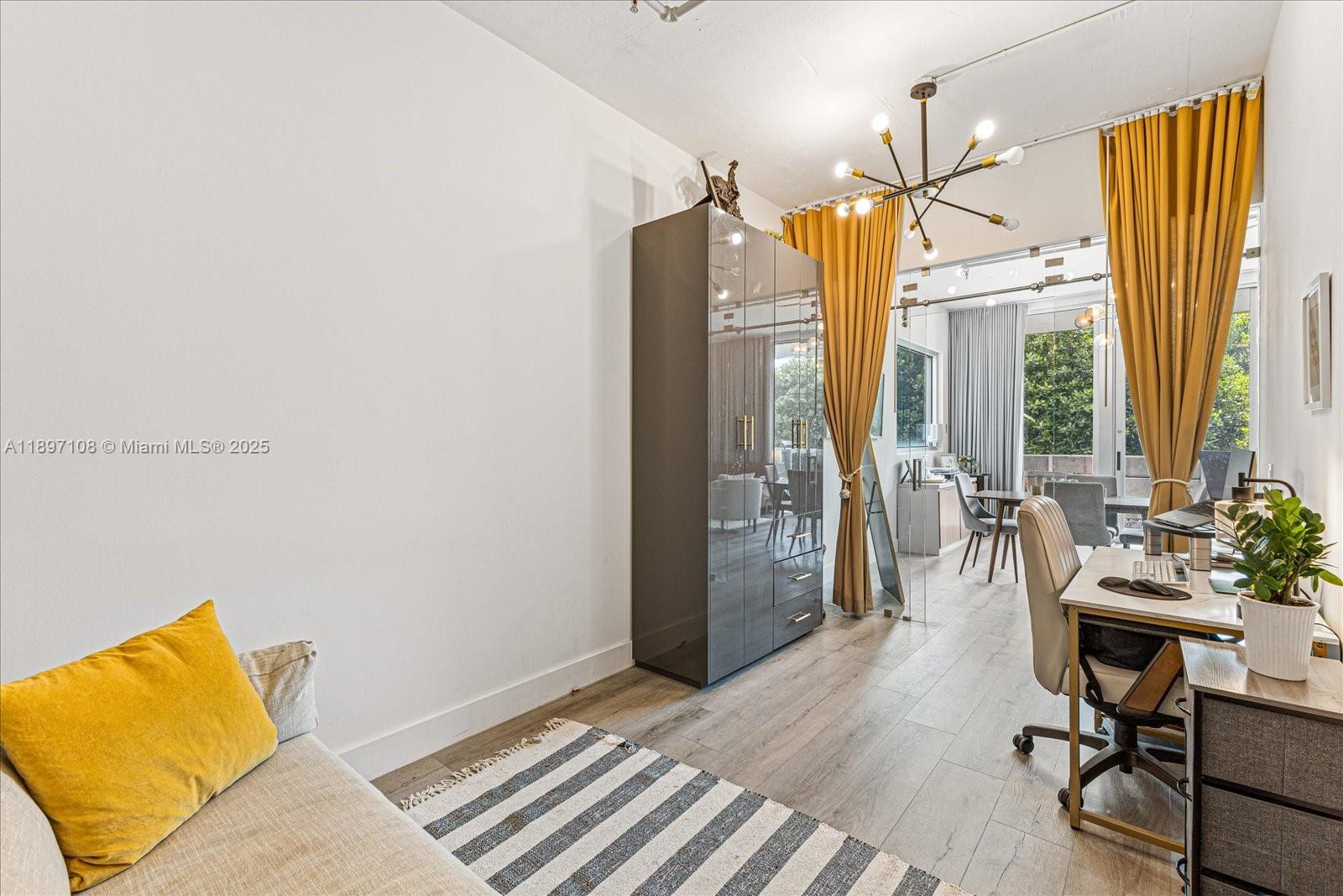 1700 Meridian Ave # 203