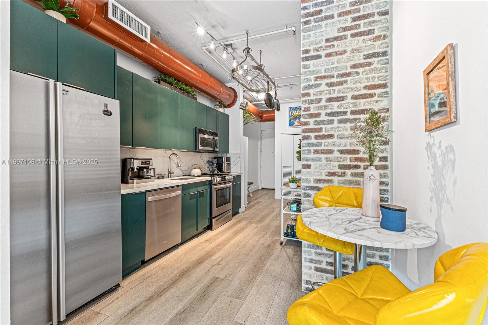 1700 Meridian Ave # 203