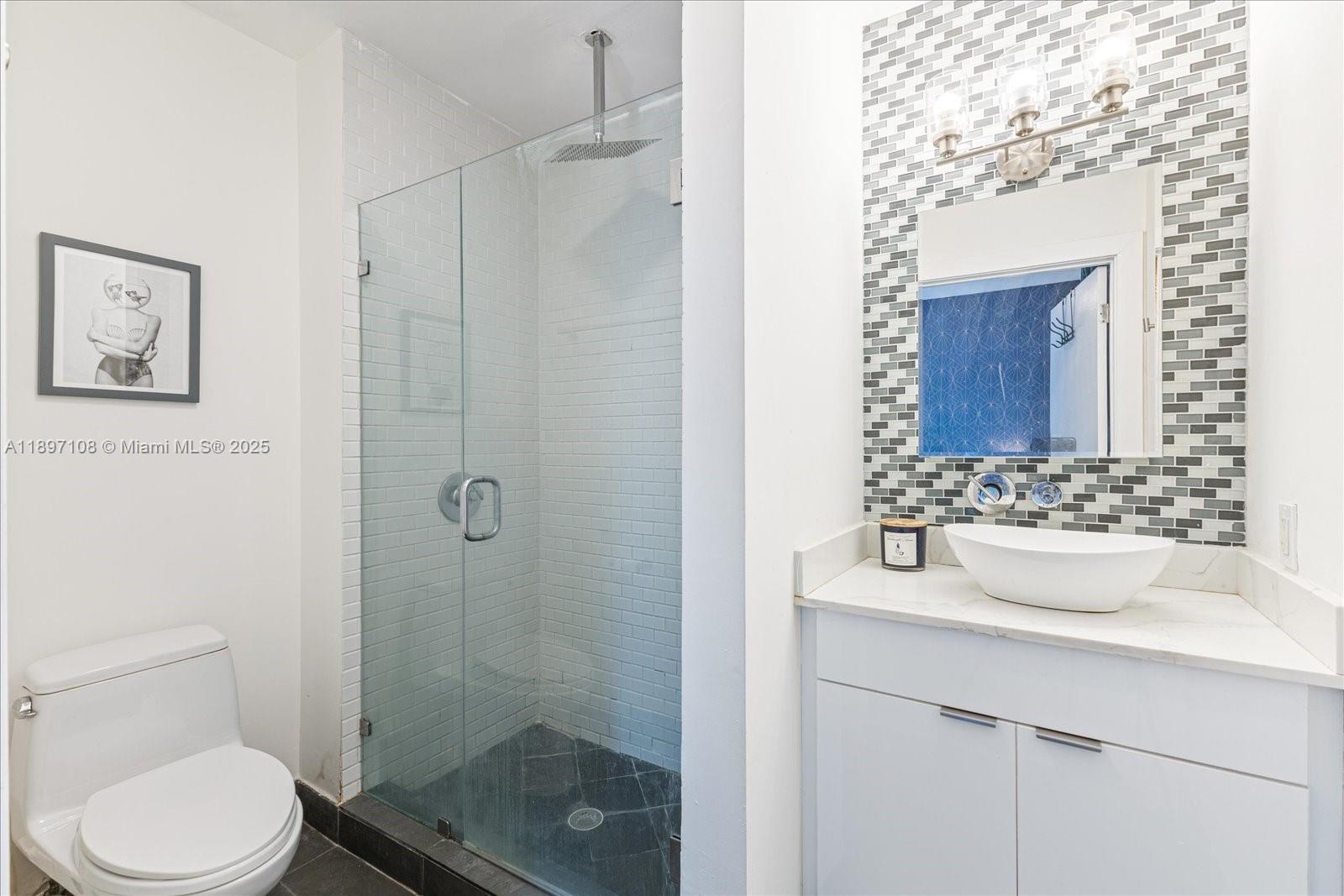 1700 Meridian Ave # 203
