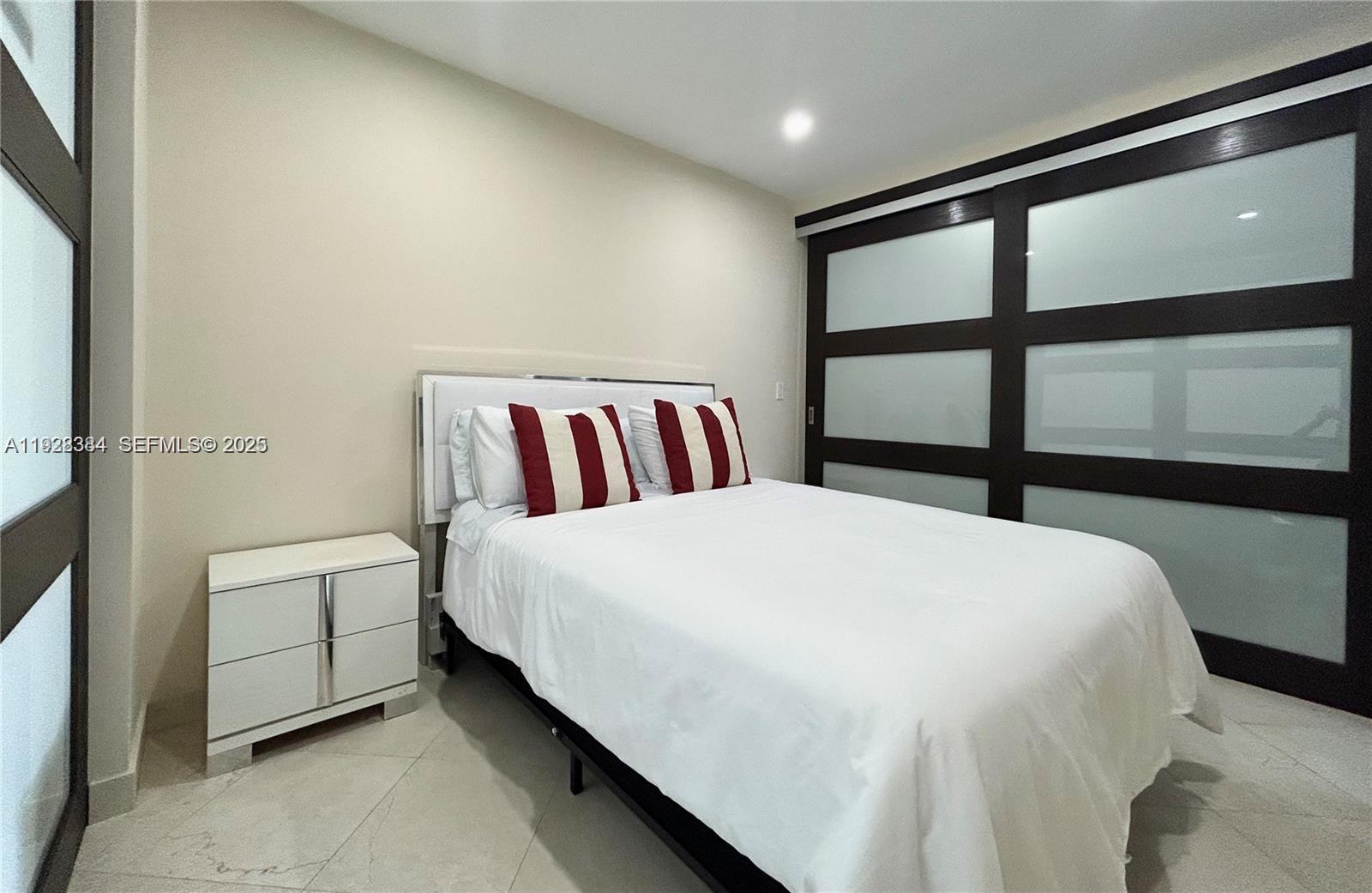 900 Jefferson Ave # 9