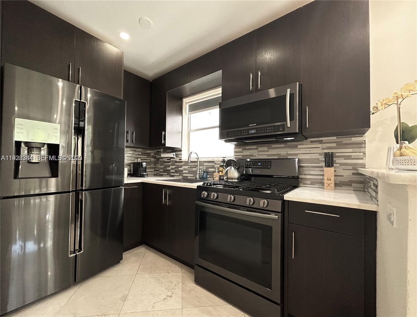 900 Jefferson Ave # 9