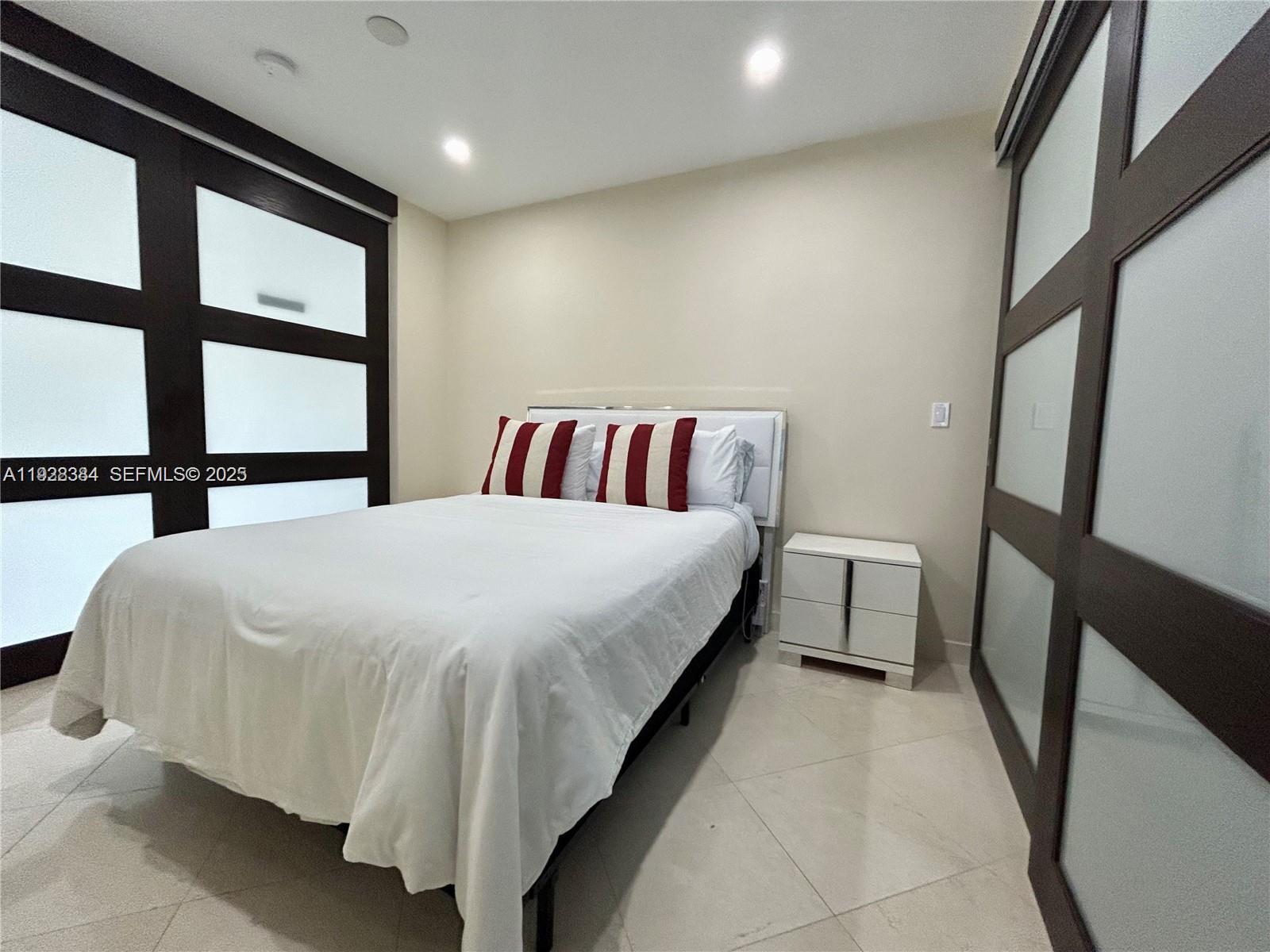 900 Jefferson Ave # 9