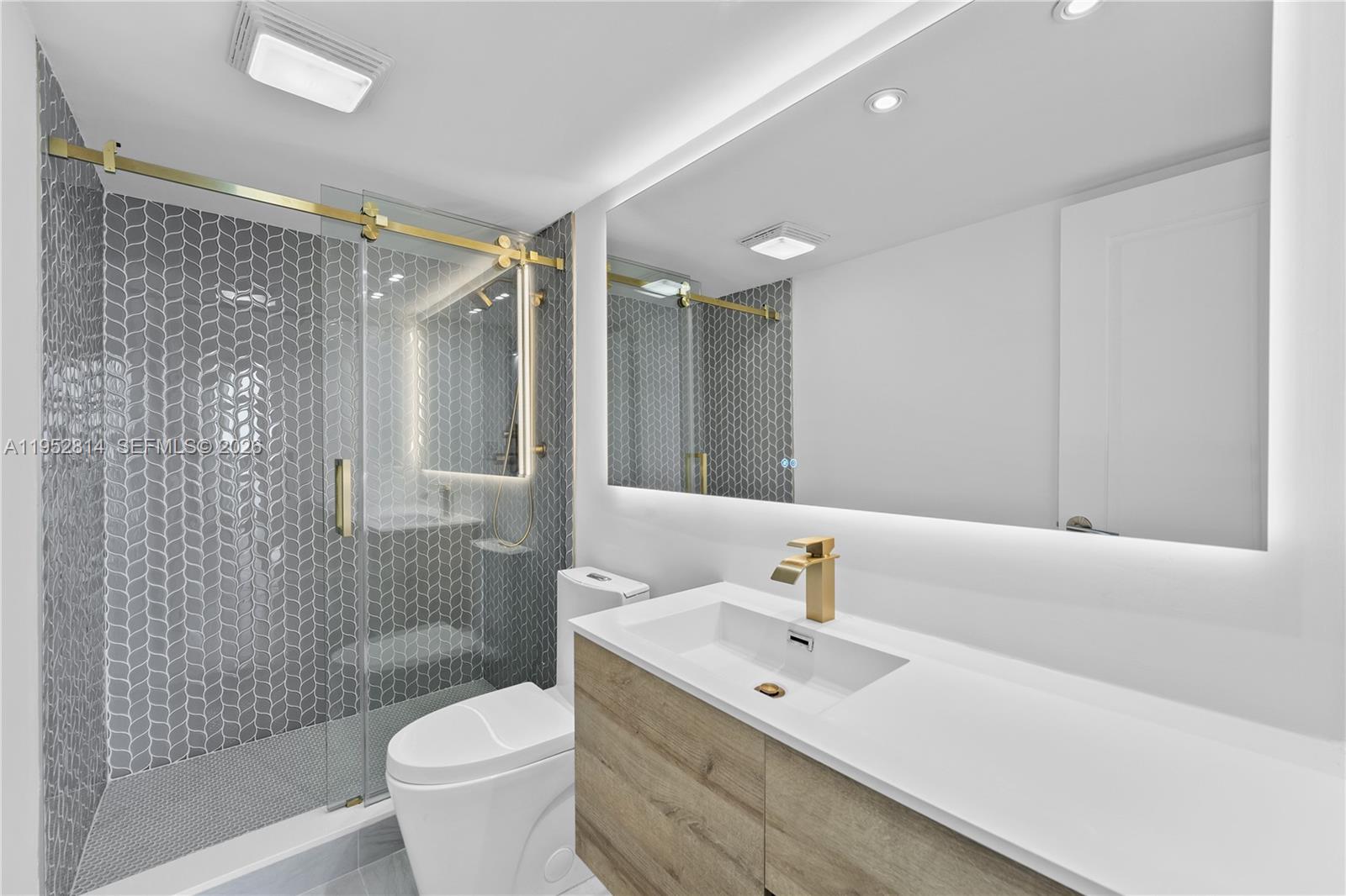 10275 Collins Ave # 1035