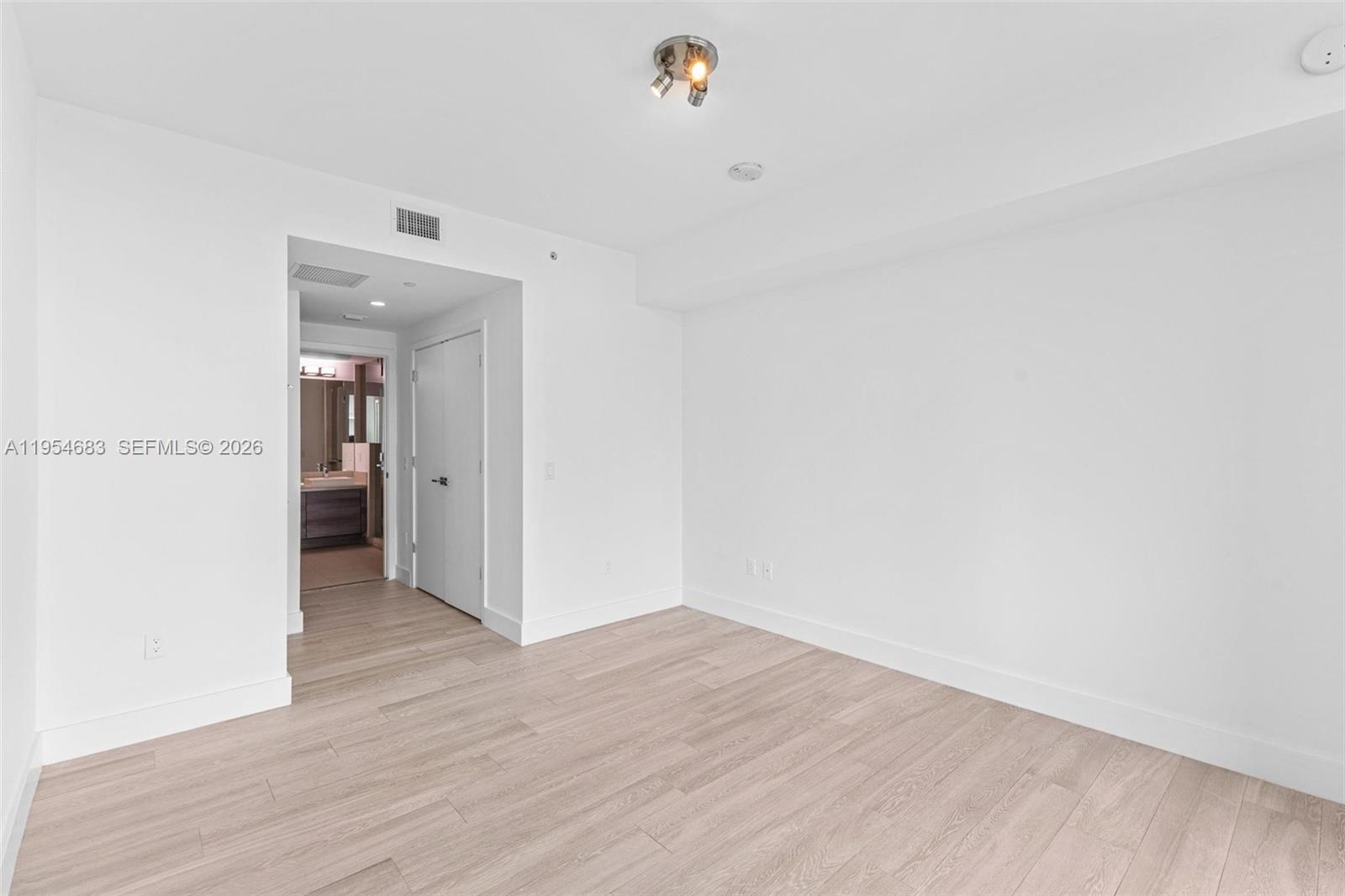 1080 Brickell Ave # 3909