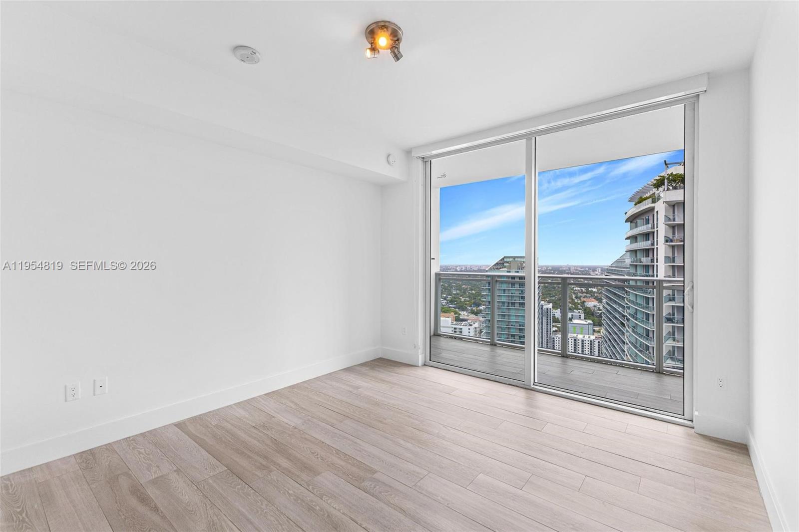 1080 Brickell Ave # 3909