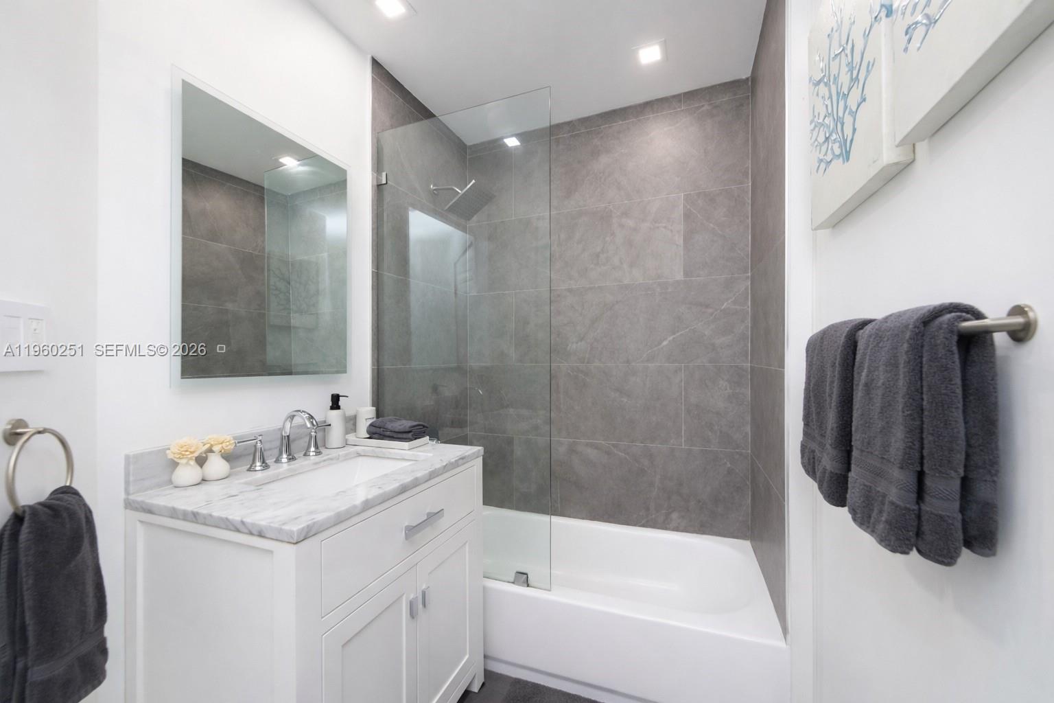 2129 Washington Ave # 205