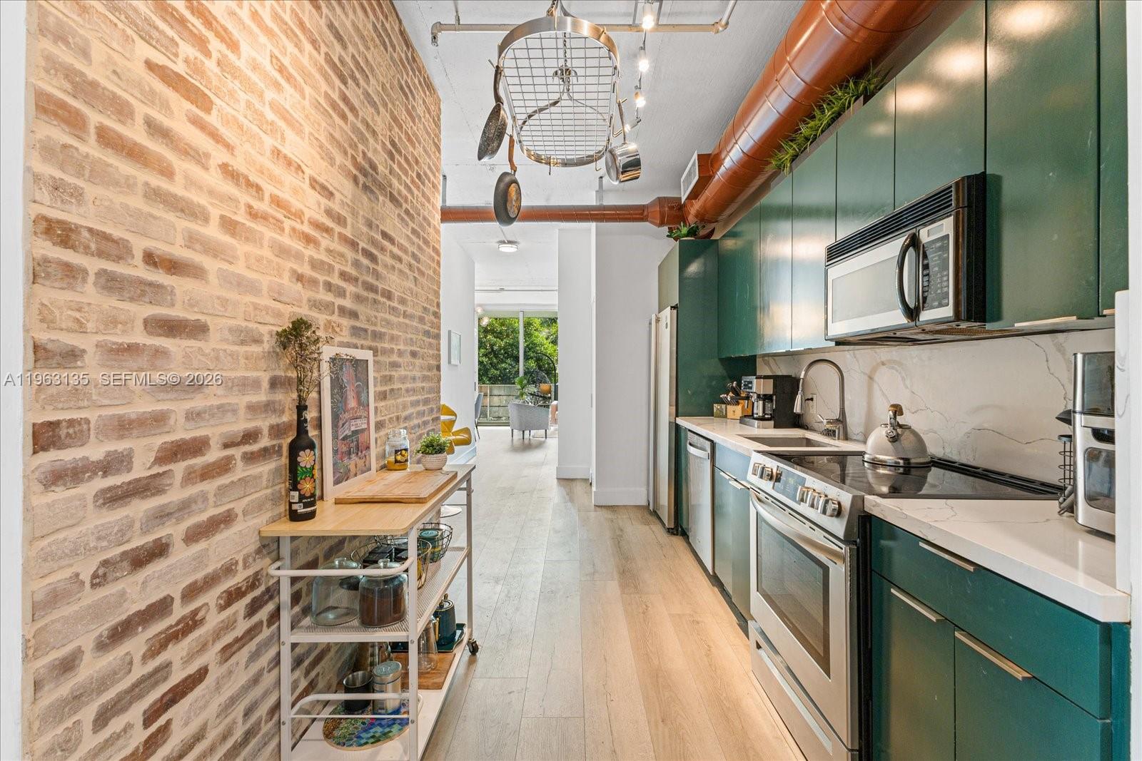 1700 Meridian Ave # 203