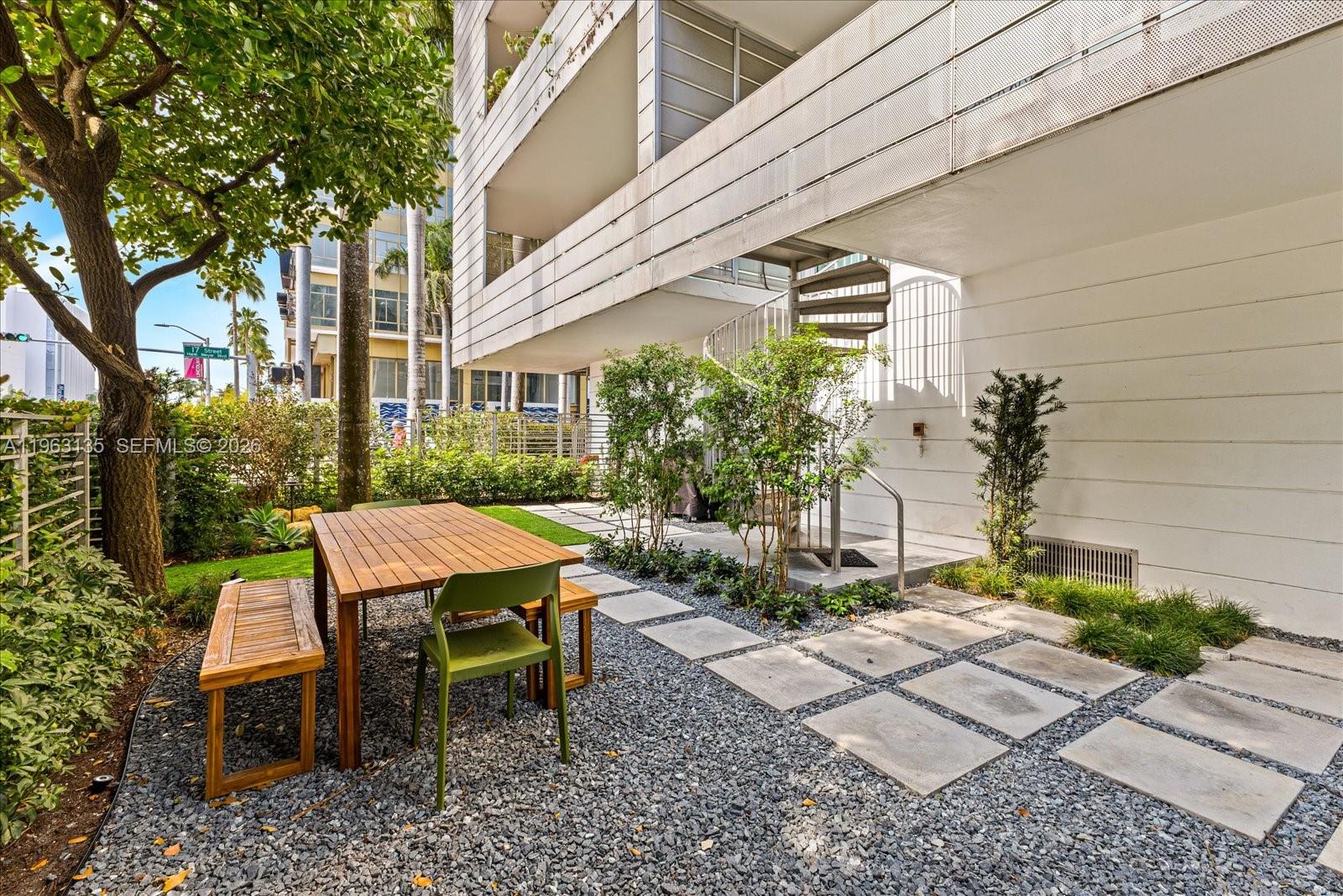 1700 Meridian Ave # 203