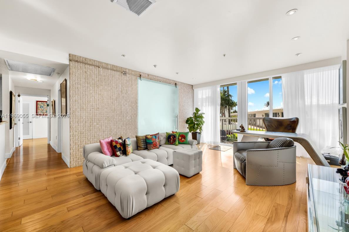 10275 Collins Ave # 102