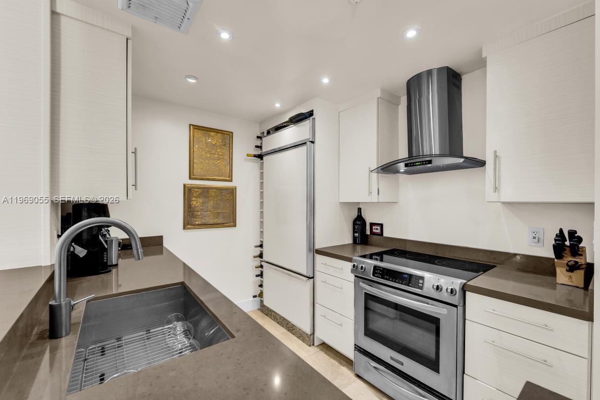 10275 Collins Ave # 102