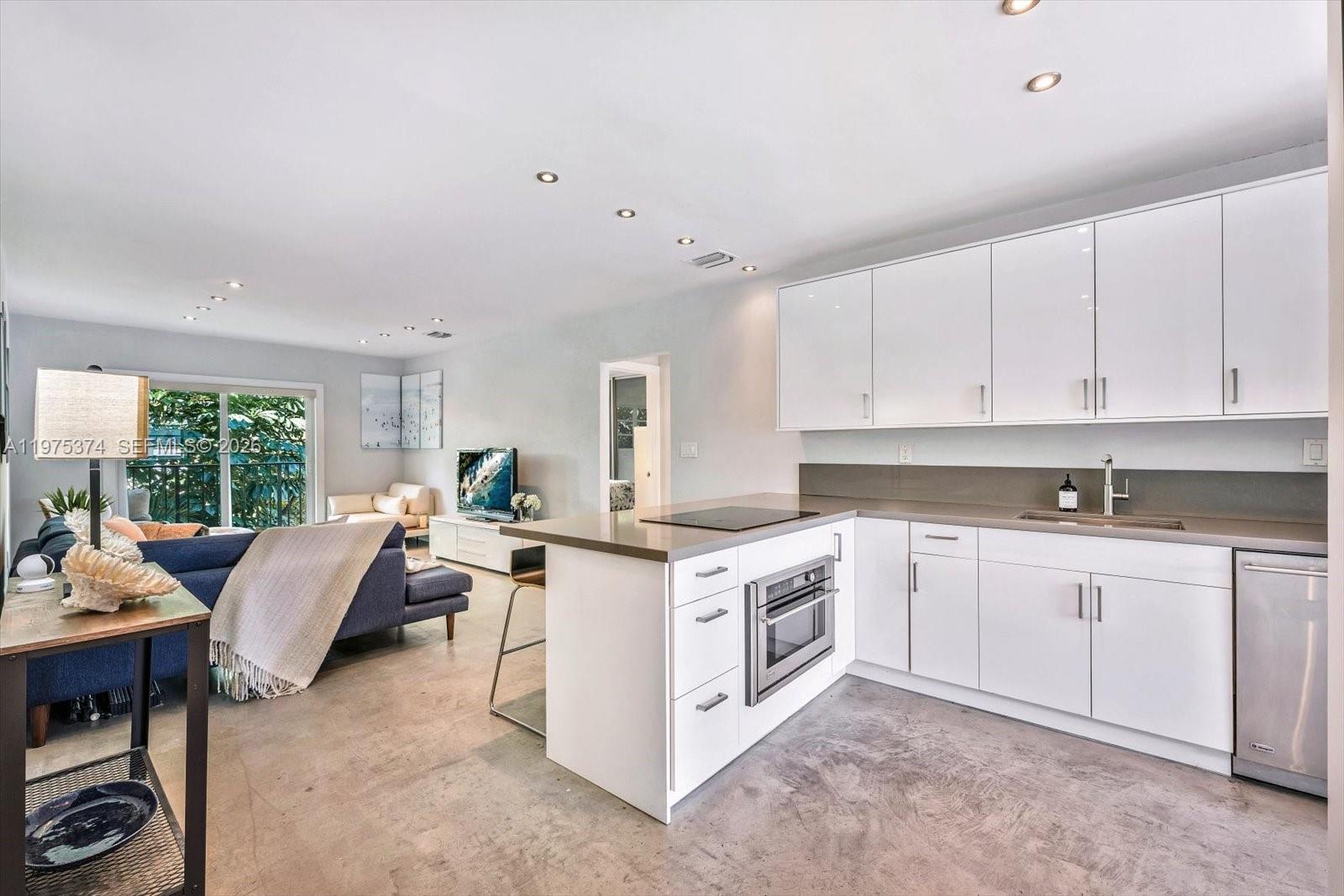 1821 Jefferson Ave # 301