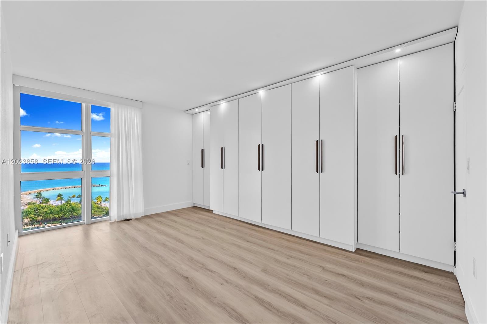 10275 Collins Ave # 1035