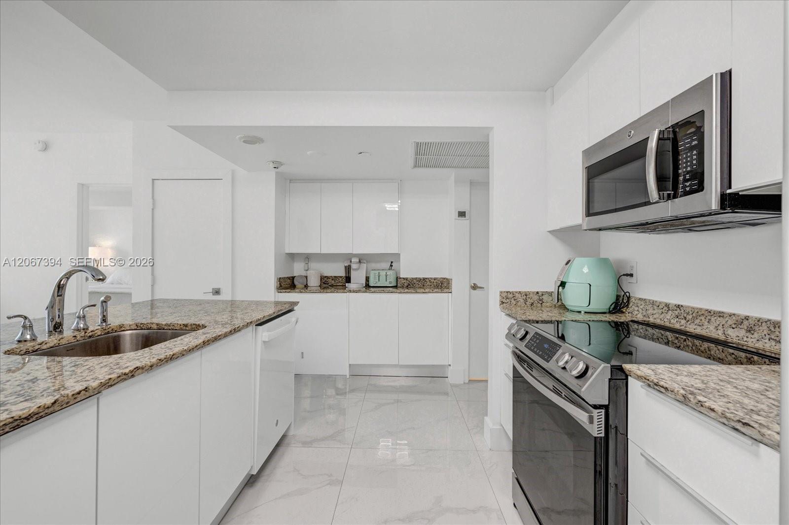 10275 Collins Ave # 916