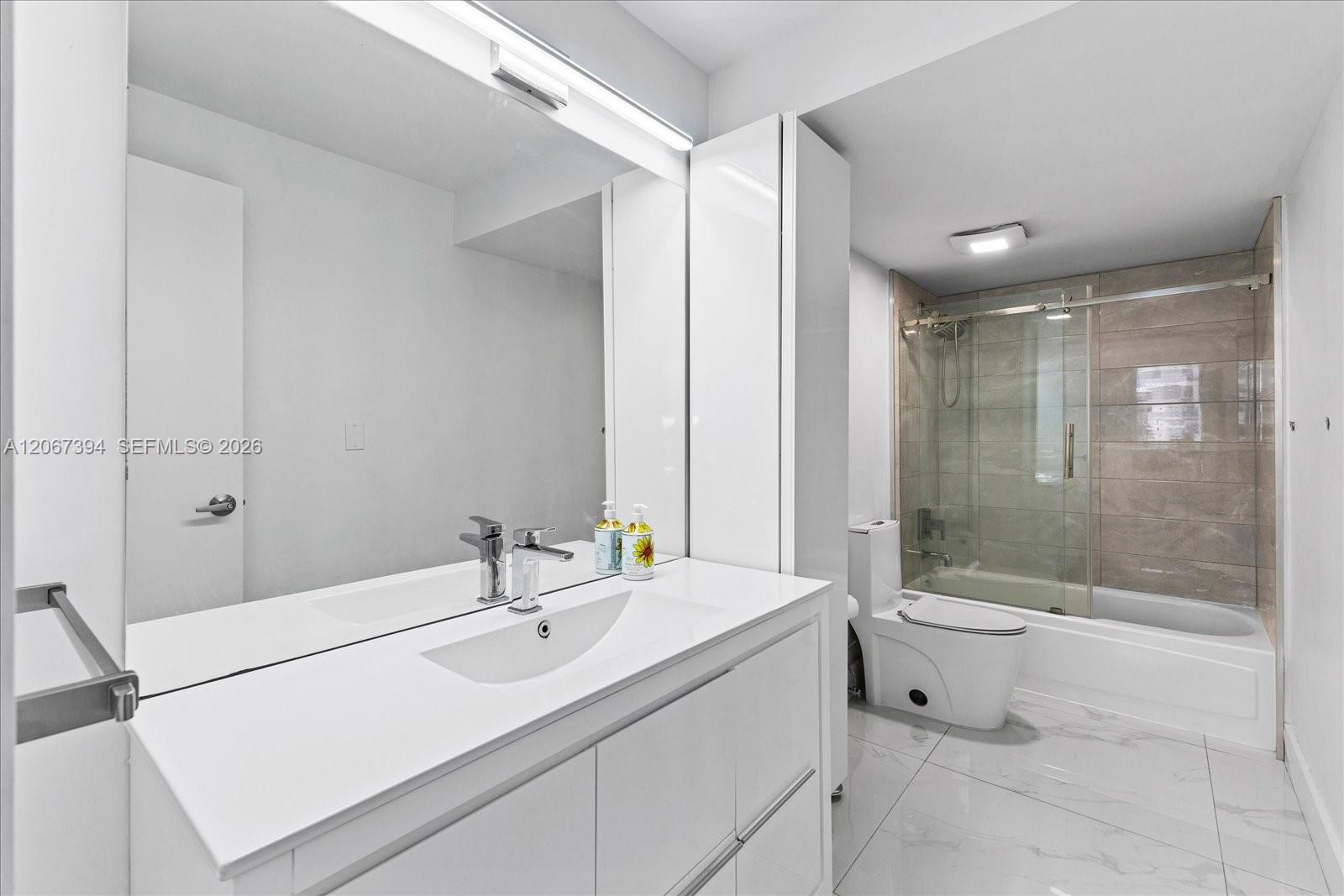 10275 Collins Ave # 916