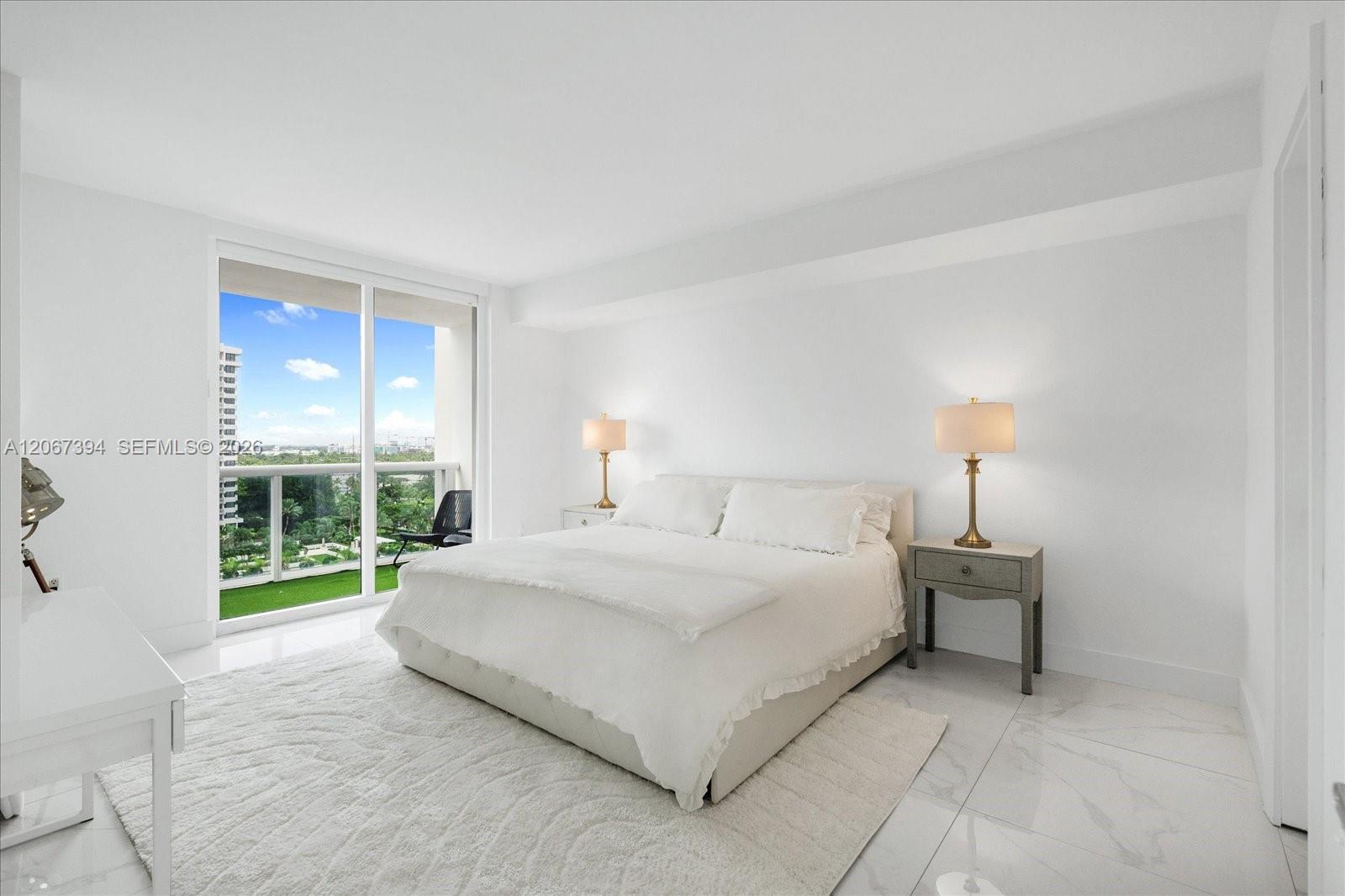 10275 Collins Ave # 916