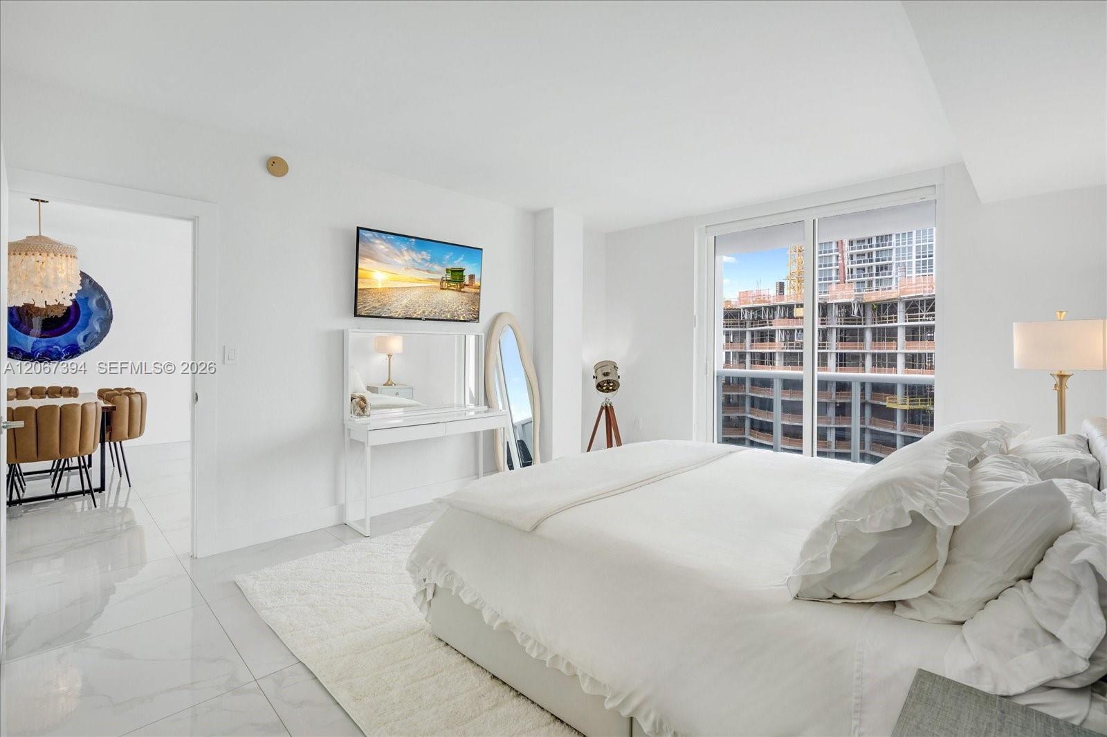 10275 Collins Ave # 916