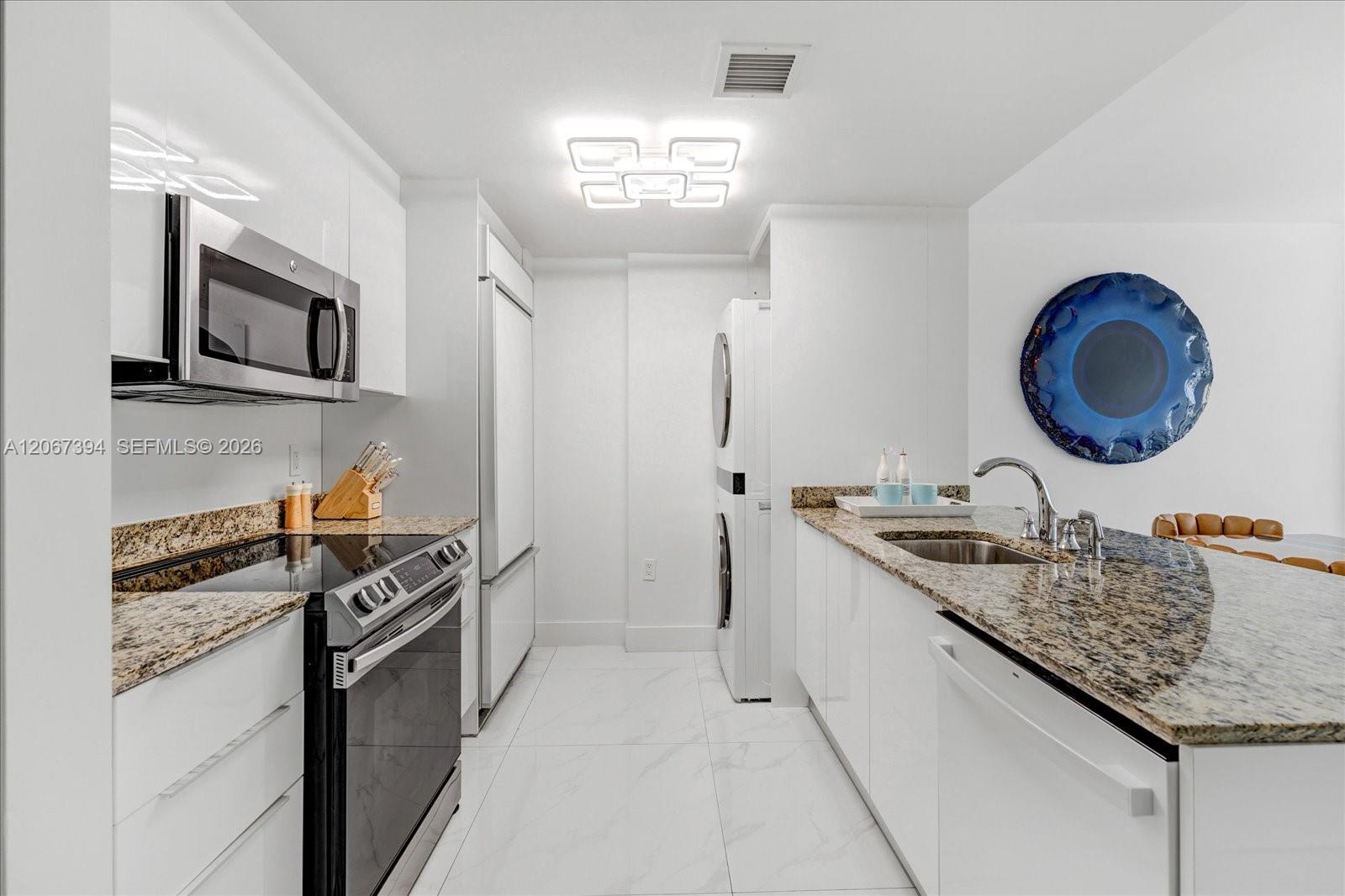 10275 Collins Ave # 916