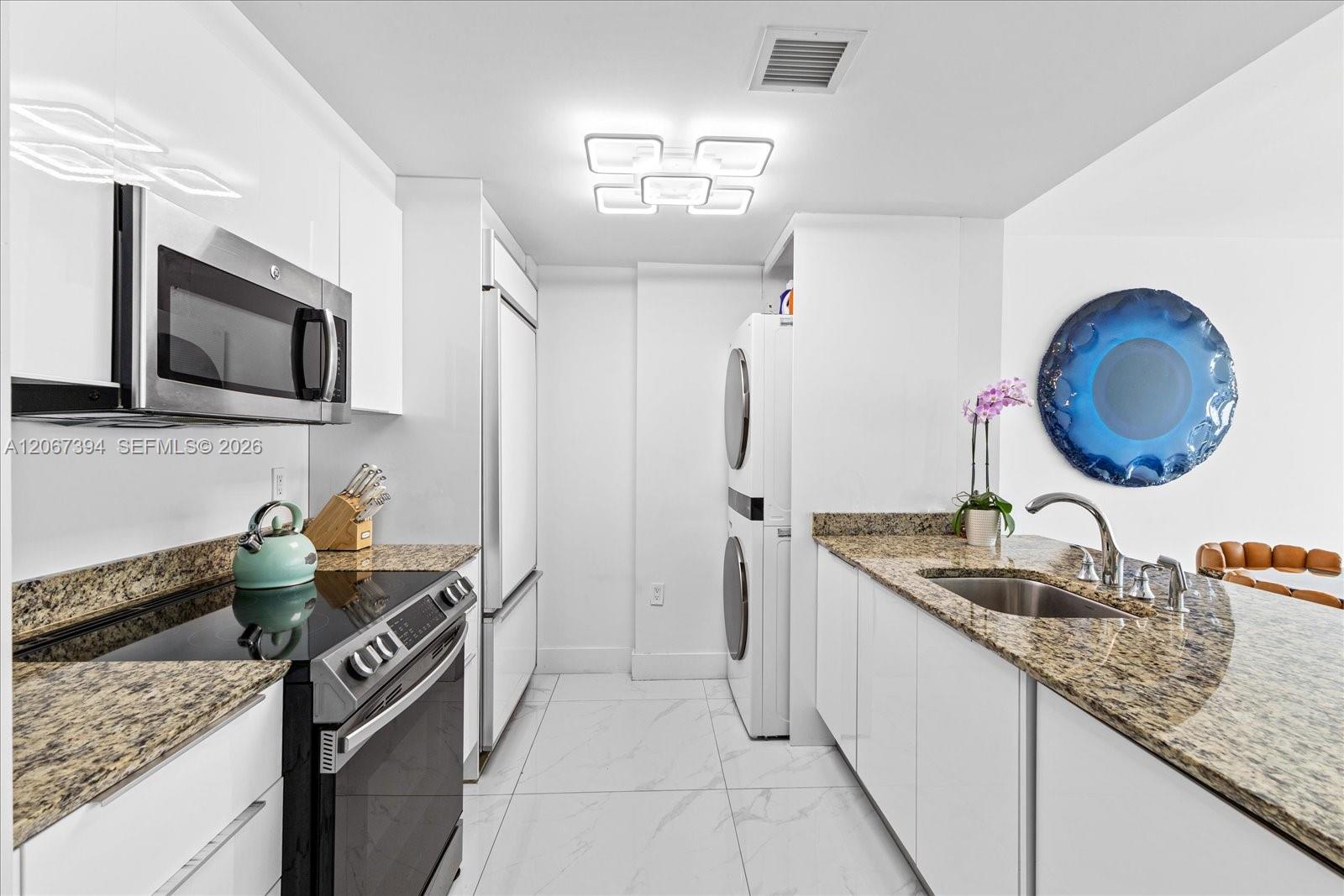 10275 Collins Ave # 916