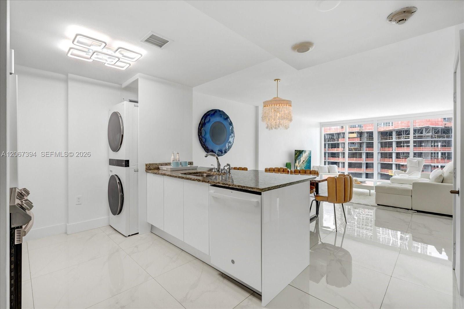 10275 Collins Ave # 916