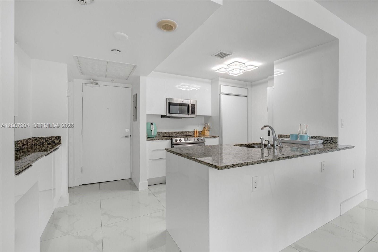 10275 Collins Ave # 916