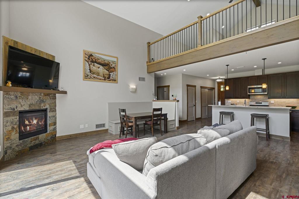 44 Cove Way
