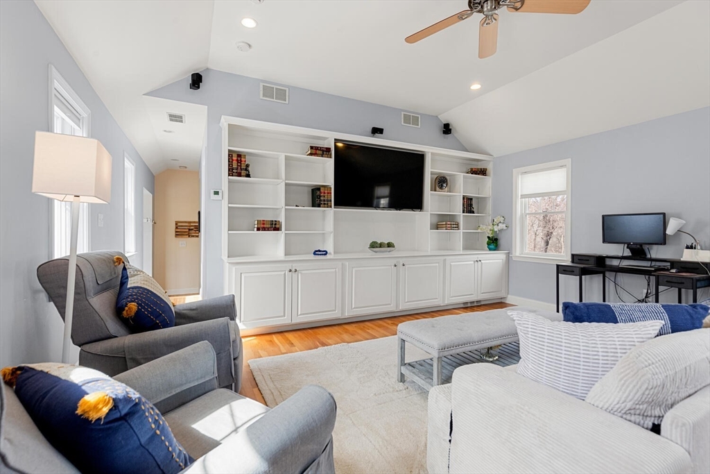 56 Grapevine Ave