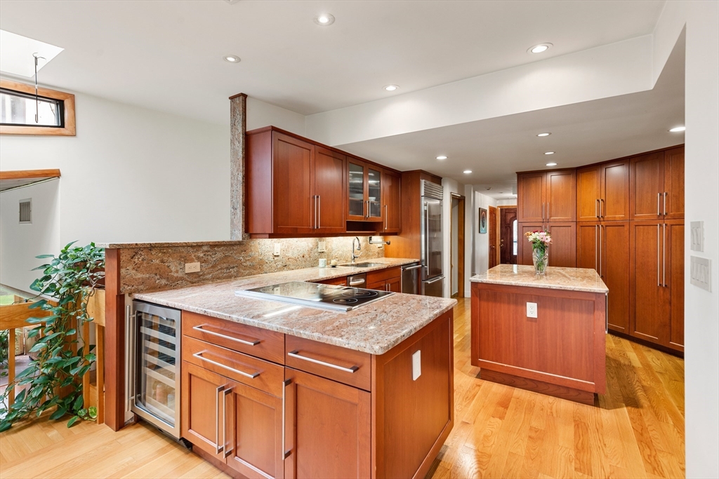 6 Maureen Rd