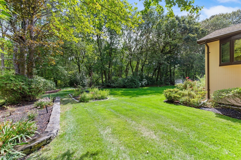 6 Maureen Rd