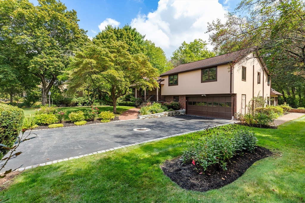6 Maureen Rd