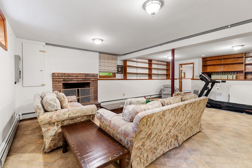 6 Maureen Rd