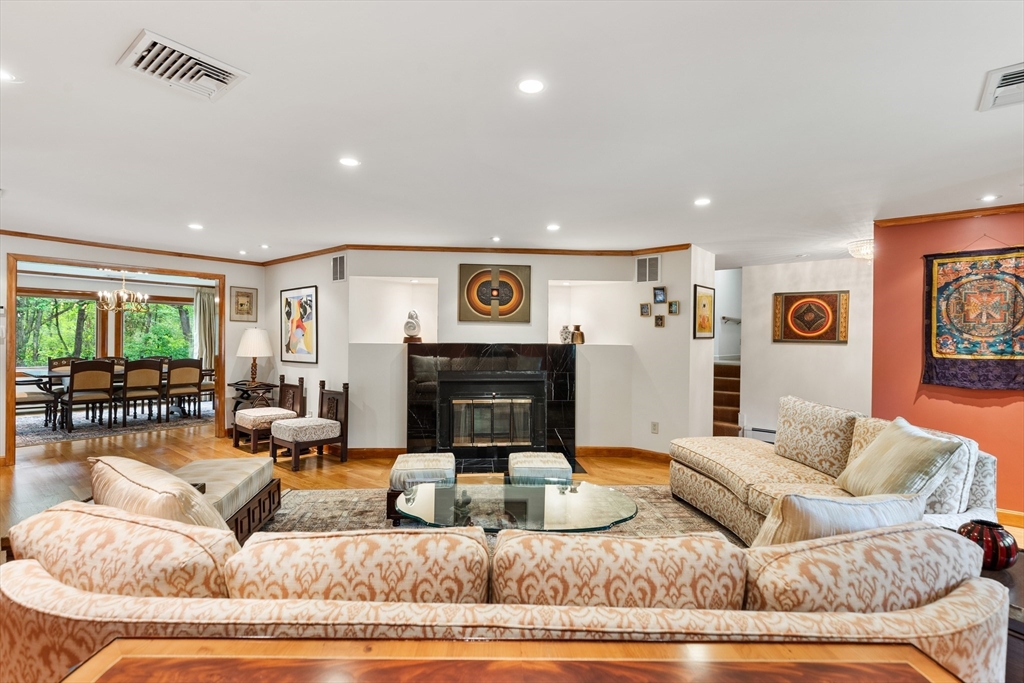 6 Maureen Rd