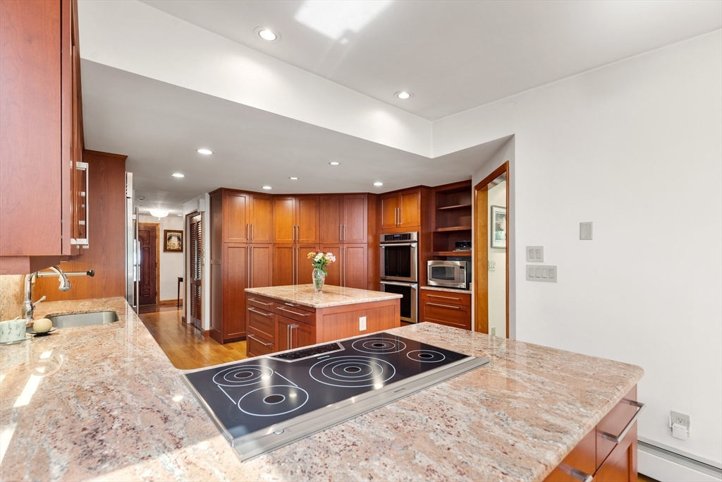 6 Maureen Rd