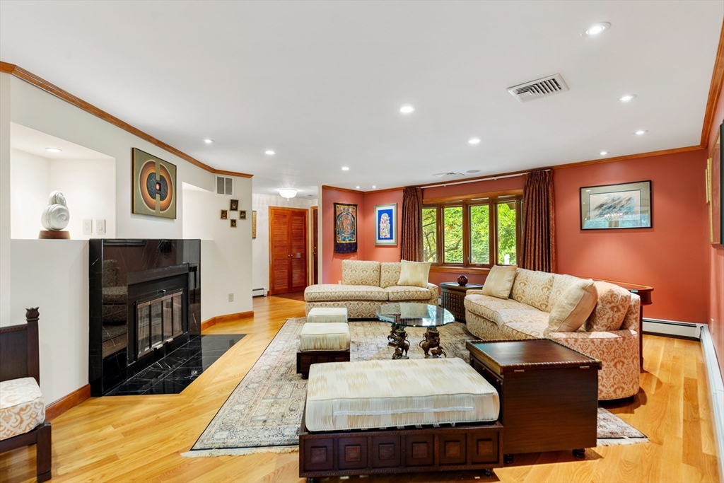 6 Maureen Rd