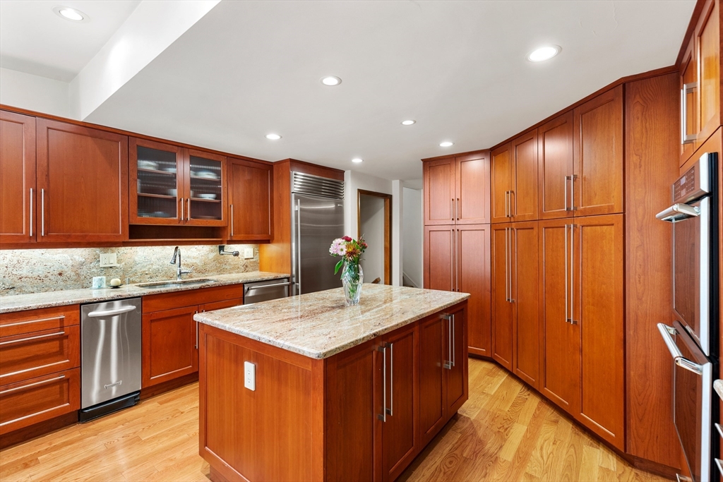 6 Maureen Rd