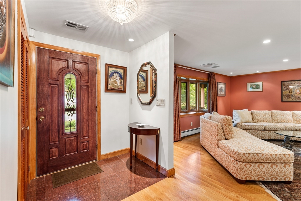 6 Maureen Rd