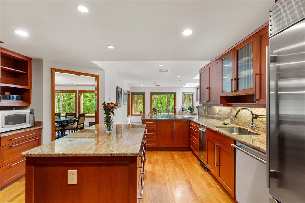 6 Maureen Rd