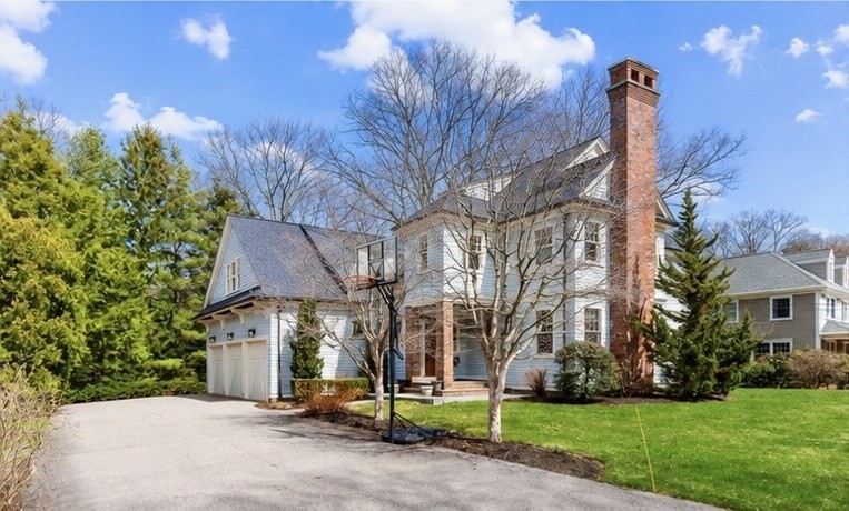 22 Fairbanks Rd