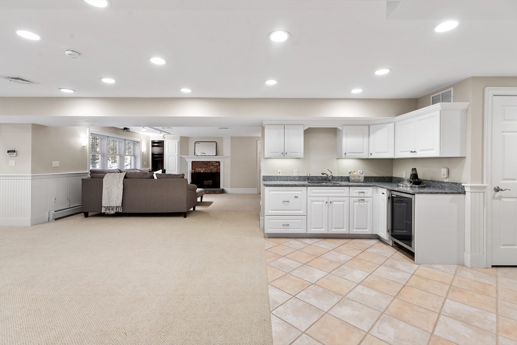 22 Fairbanks Rd