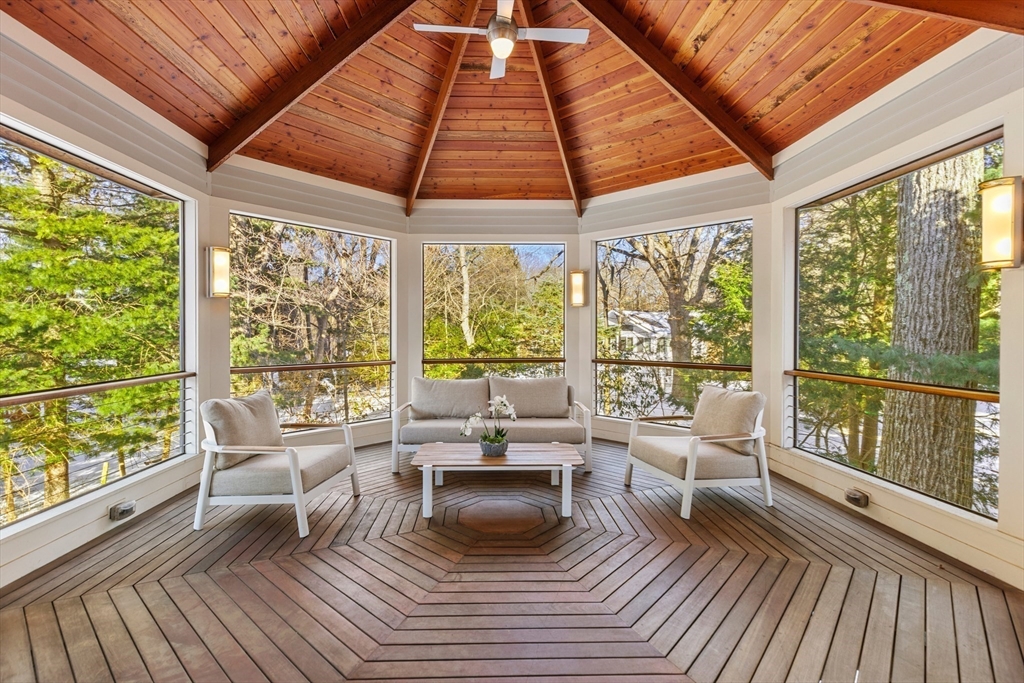 22 Fairbanks Rd