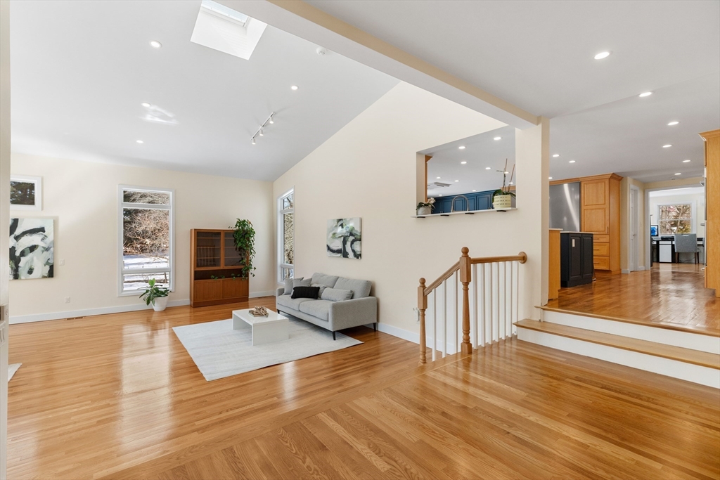 1 Maureen Rd