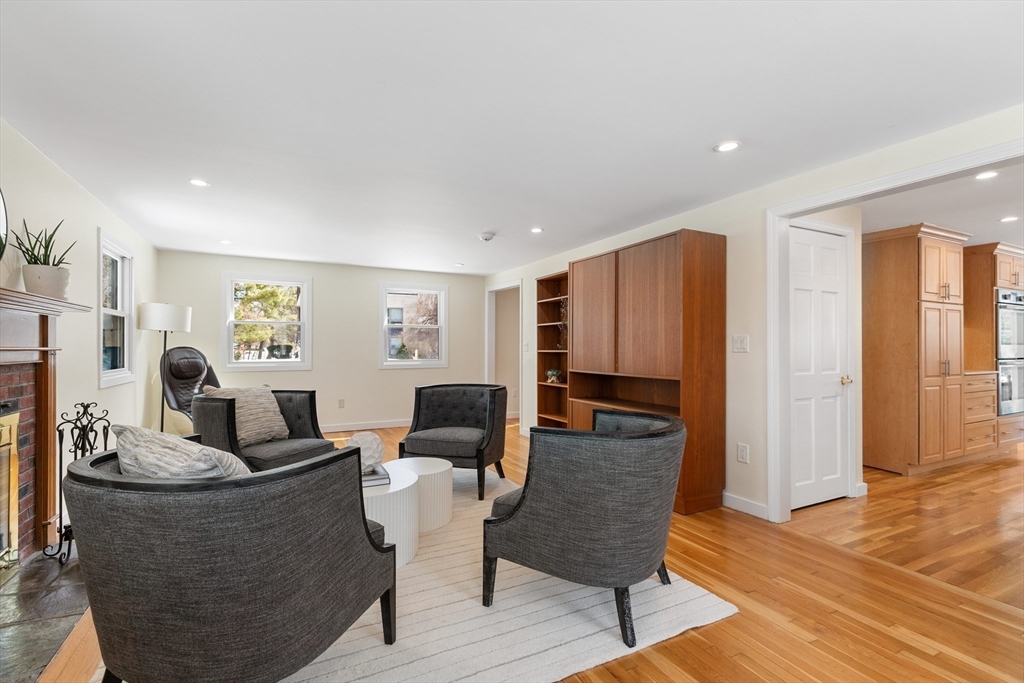 1 Maureen Rd