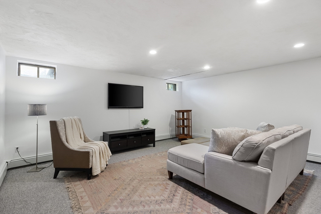 6 Freemont St