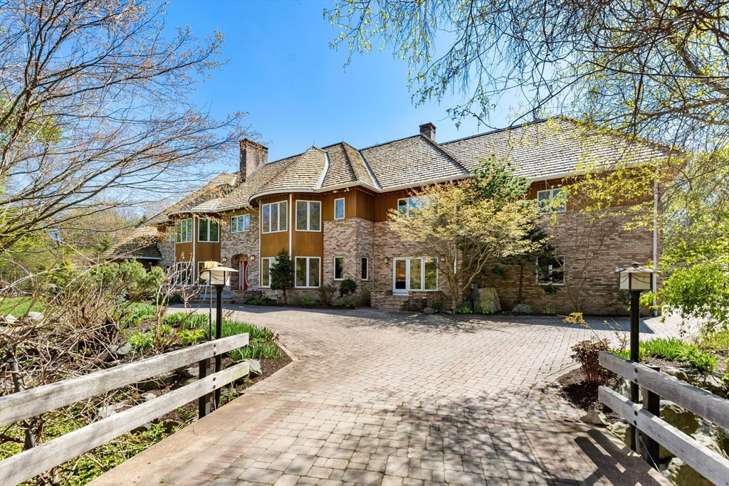 16 Solomon Pierce Rd
