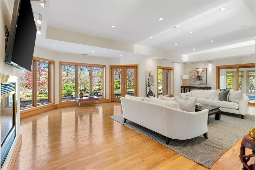 16 Solomon Pierce Rd