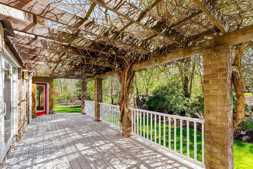 16 Solomon Pierce Rd