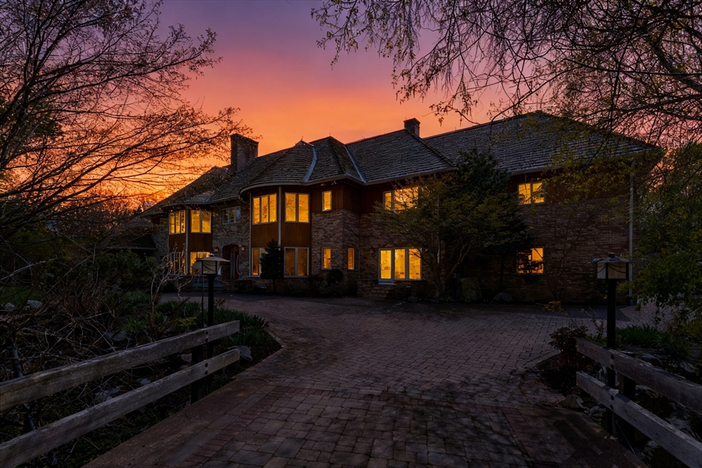 16 Solomon Pierce Rd