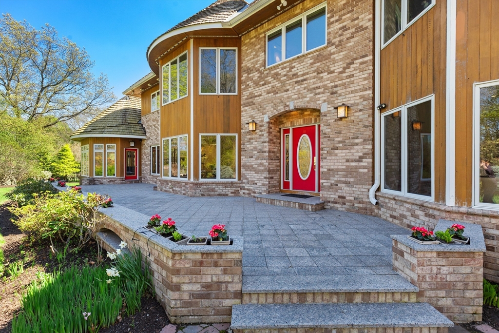 16 Solomon Pierce Rd