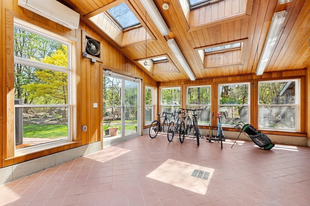 16 Solomon Pierce Rd