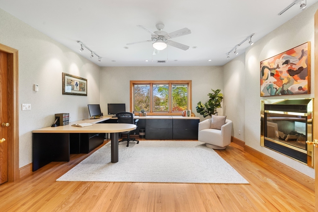 16 Solomon Pierce Rd